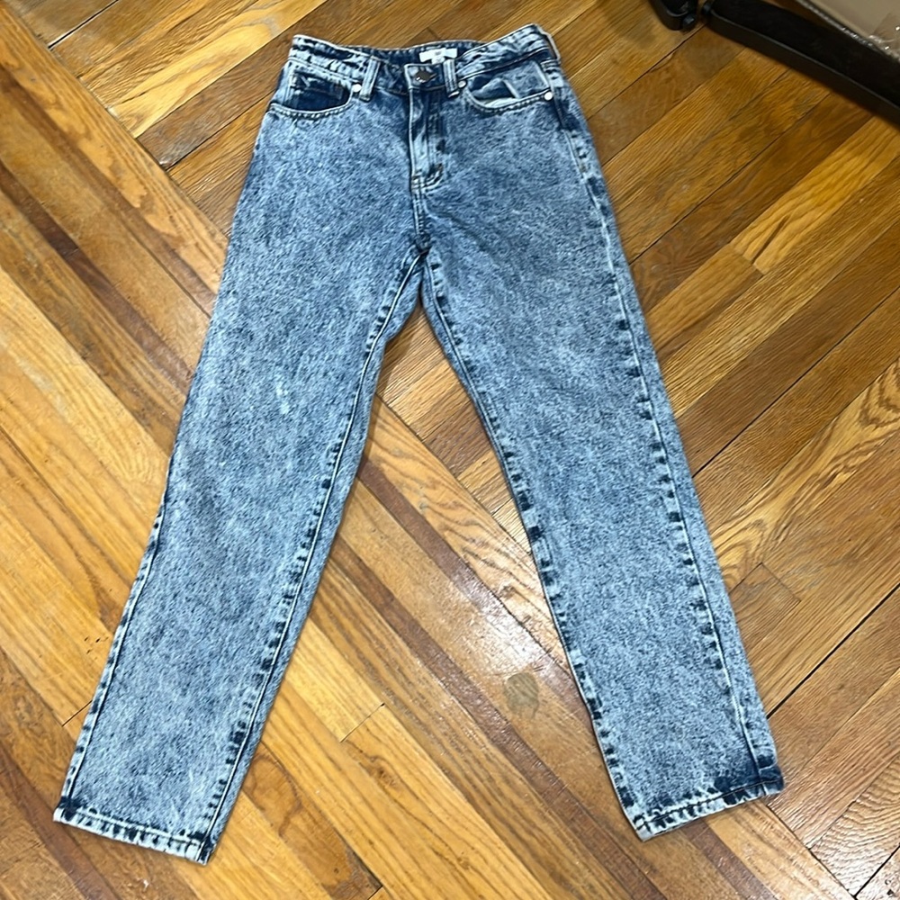 BP relaxed fit jean in acid wash. Lady size 24. Excellent condition